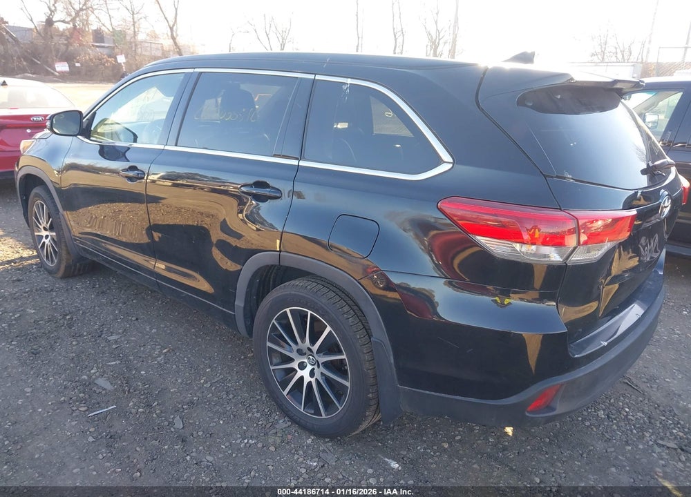 2017 TOYOTA HIGHLANDER SE VIN: 5TDJZRFH8HS432162