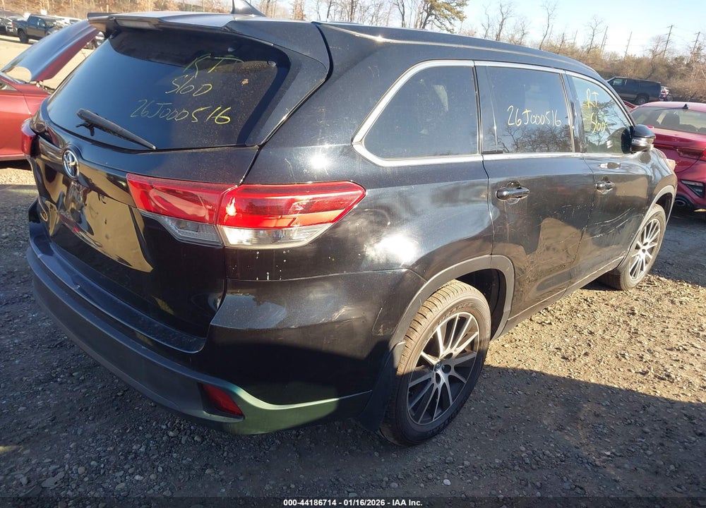 2017 TOYOTA HIGHLANDER SE VIN: 5TDJZRFH8HS432162