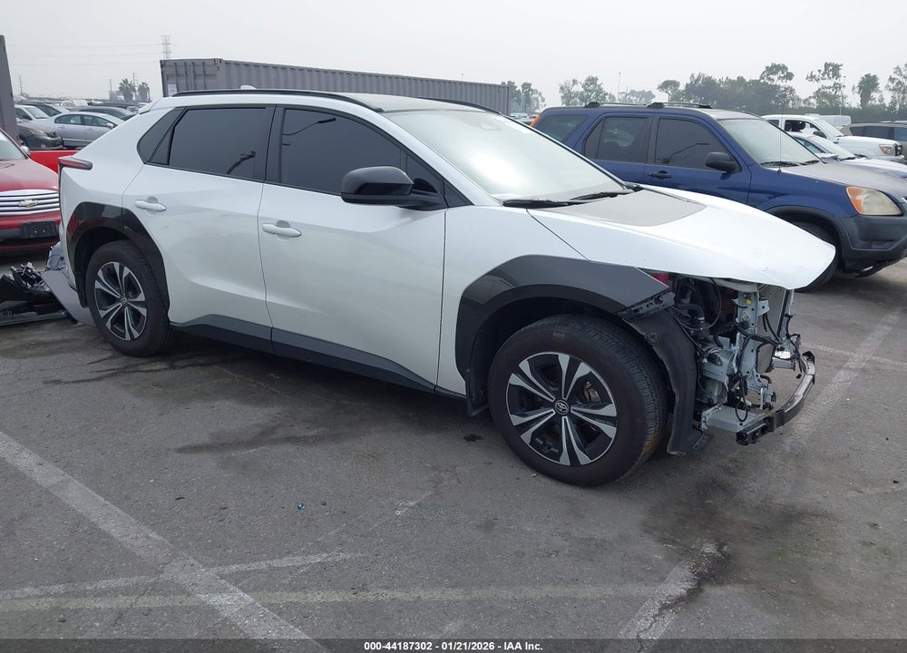 2024 TOYOTA BZ4X XLE VIN: JTMAAAAA4RA044041