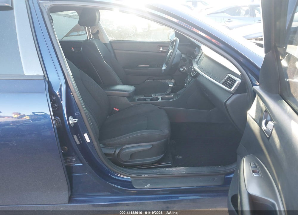 2019 KIA OPTIMA VIN: 5XXGT4L37KG344817