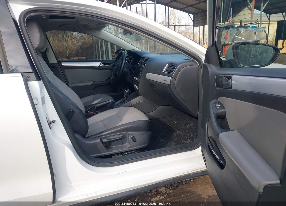 2013 VOLKSWAGEN JETTA HYBRID SEL PREMIUM VIN: 3VW637AJ3DM287545