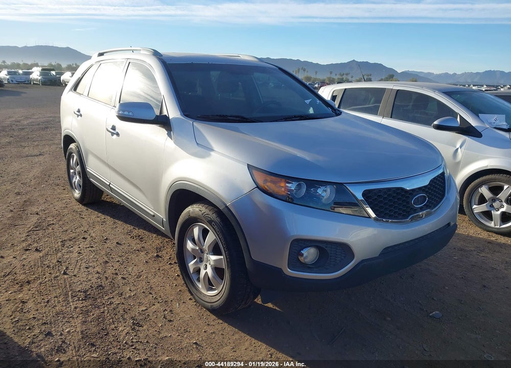 2011 KIA SORENTO LX VIN: 5XYKT3A1XBG077528