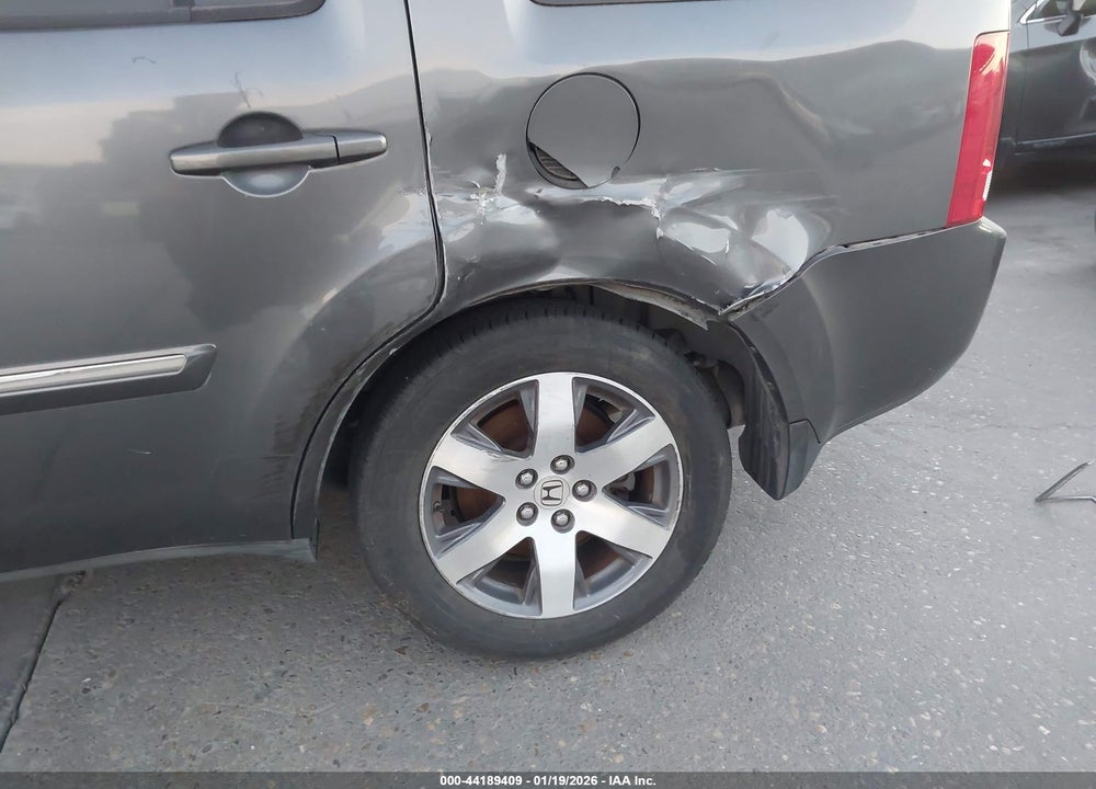 2013 HONDA PILOT TOURING VIN: 5FNYF3H91DB018696