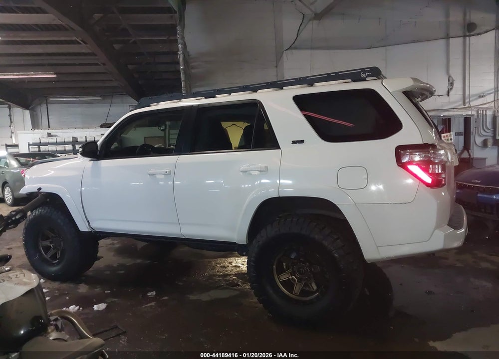 2018 TOYOTA 4RUNNER SR5 PREMIUM VIN: JTEBU5JR7J5589894
