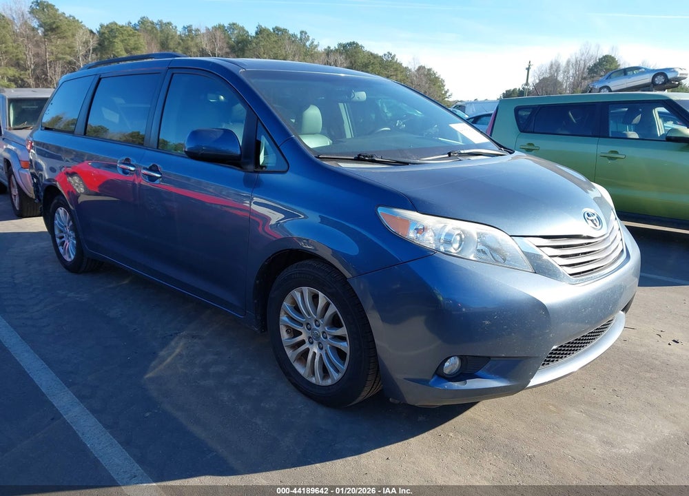 2015 TOYOTA SIENNA XLE PREMIUM 8 PASSENGER VIN: 5TDYK3DCXFS675198