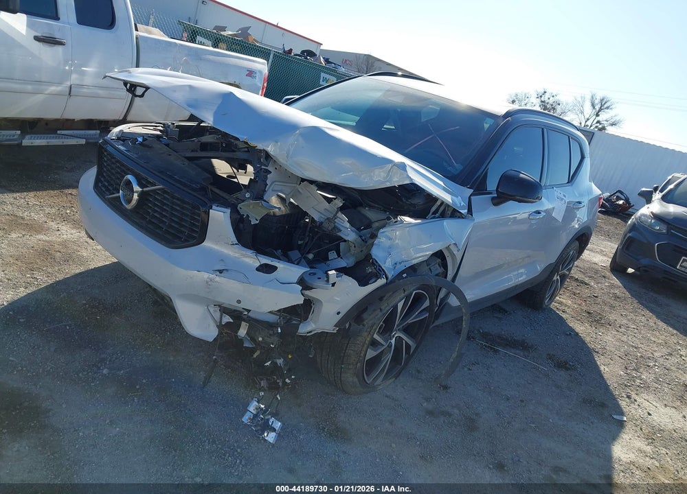2022 VOLVO XC40 T5 R-DESIGN VIN: YV4162UM2N2665177
