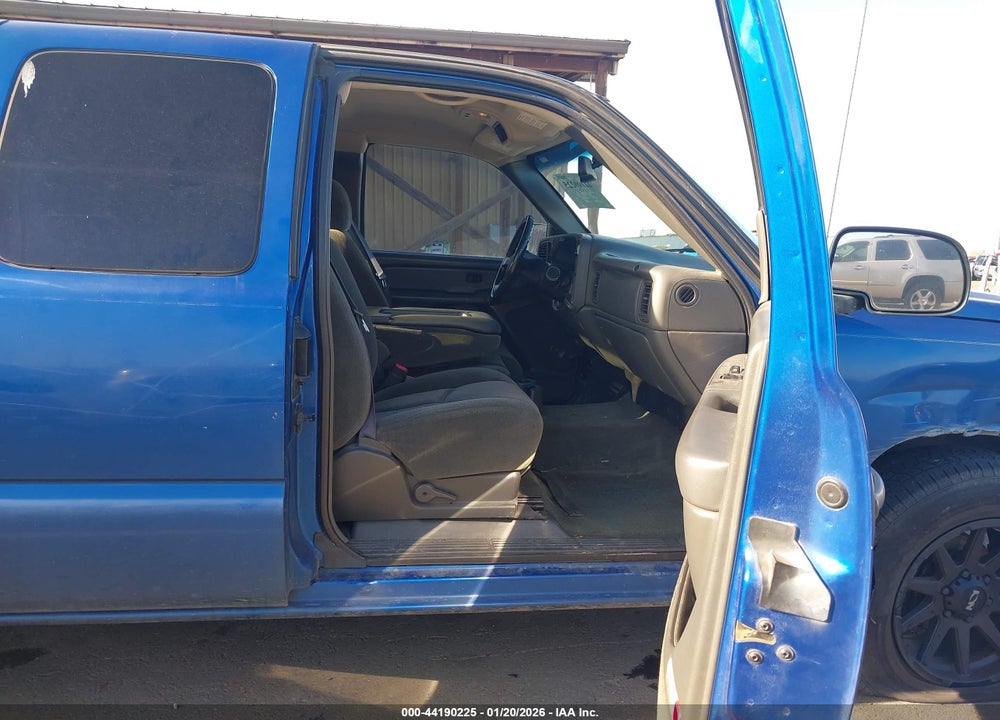 2004 CHEVROLET SILVERADO 1500 LS VIN: 2GCEC19T341172095