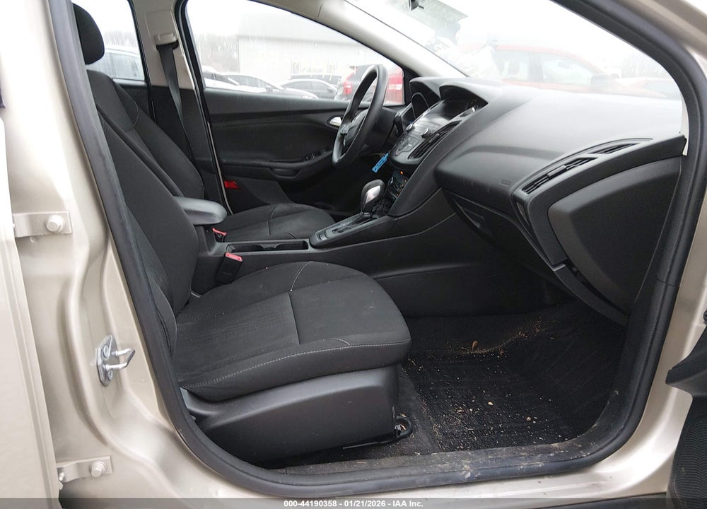 2018 FORD FOCUS SE VIN: 1FADP3F22JL292411