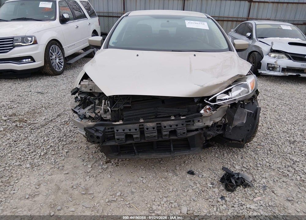2018 FORD FOCUS SE VIN: 1FADP3F22JL292411
