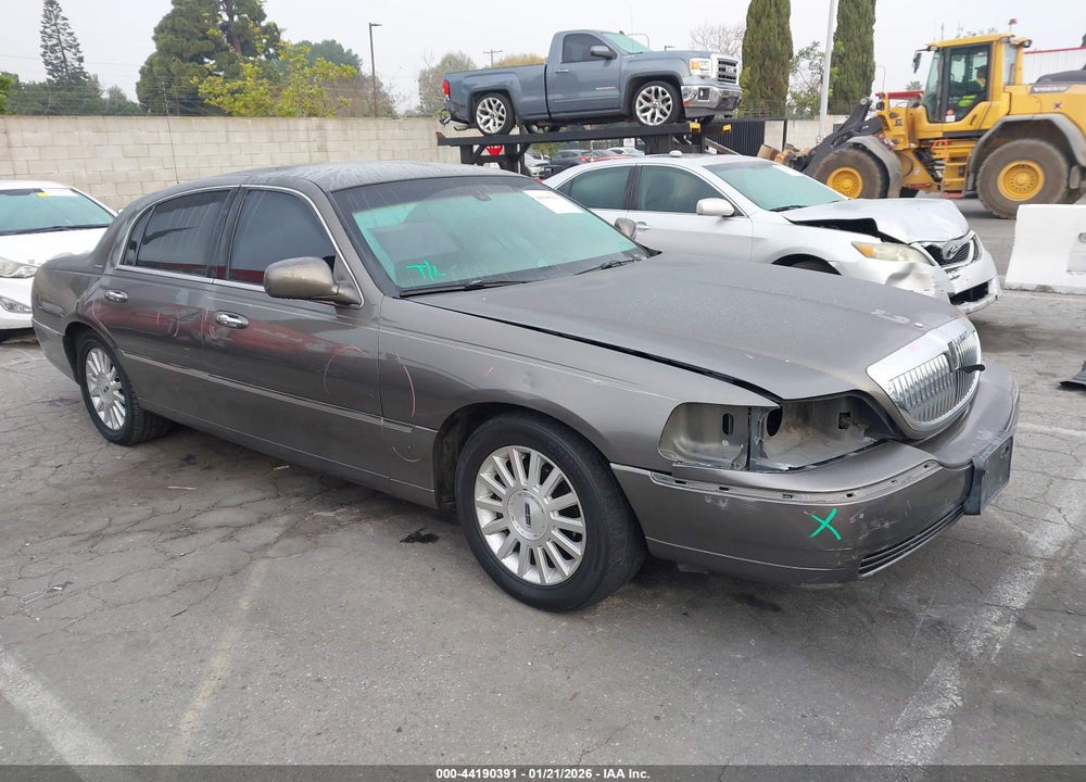 2003 LINCOLN TOWN CAR EXECUTIVE VIN: 1LNHM81W73Y622198