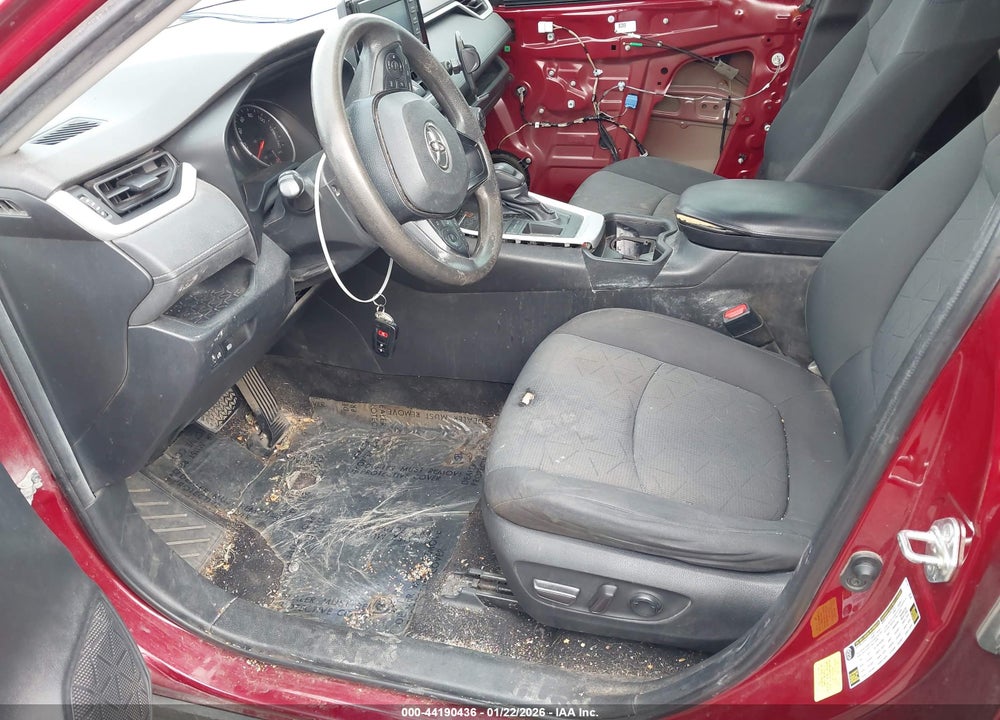 2020 TOYOTA RAV4 XLE VIN: 2T3W1RFV2LC055209