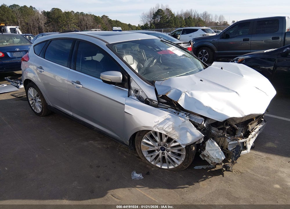 2018 FORD FOCUS TITANIUM VIN: 1FADP3N29JL247113