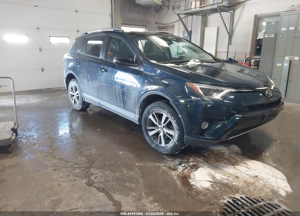 2017 TOYOTA RAV4 XLE VIN: JTMRFREVXHJ121610