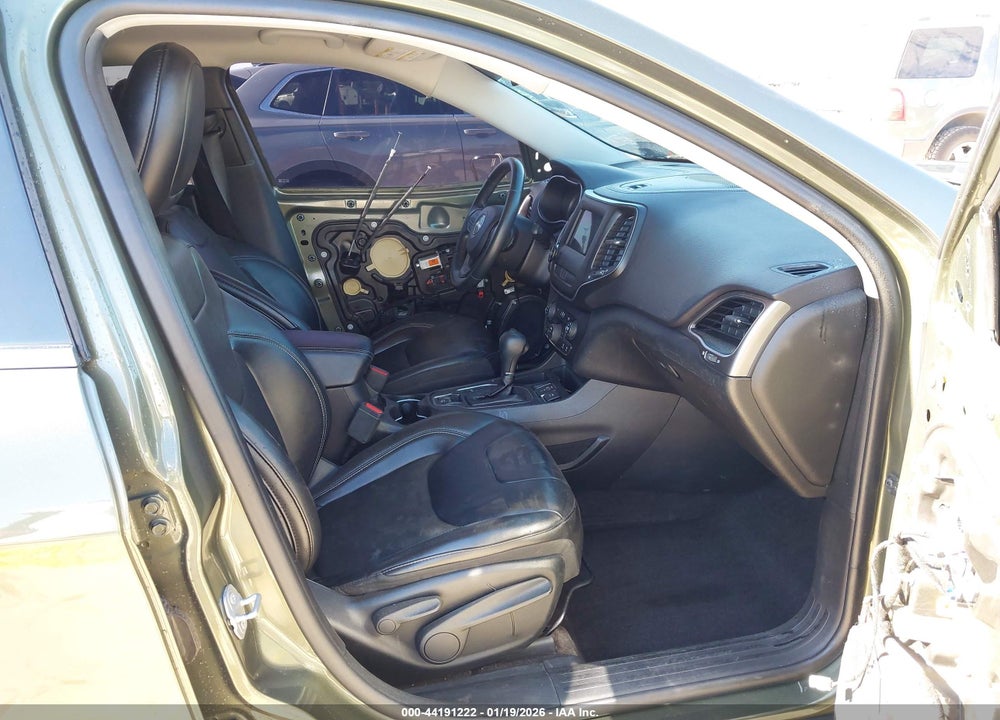 2019 JEEP CHEROKEE LATITUDE PLUS FWD VIN: 1C4PJLLB8KD144255