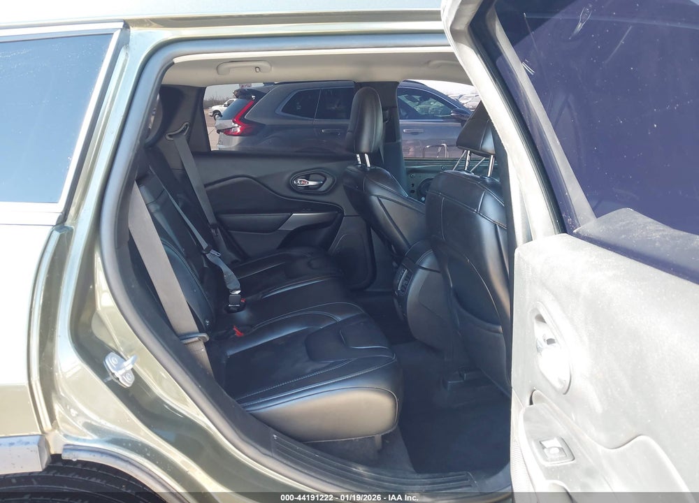 2019 JEEP CHEROKEE LATITUDE PLUS FWD VIN: 1C4PJLLB8KD144255