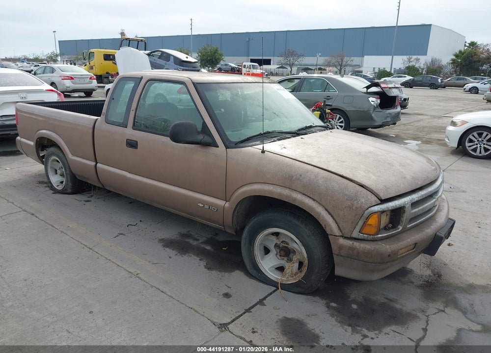1997 CHEVROLET S-10 LS FLEETSIDE VIN: 1GCCS19X6V8211211