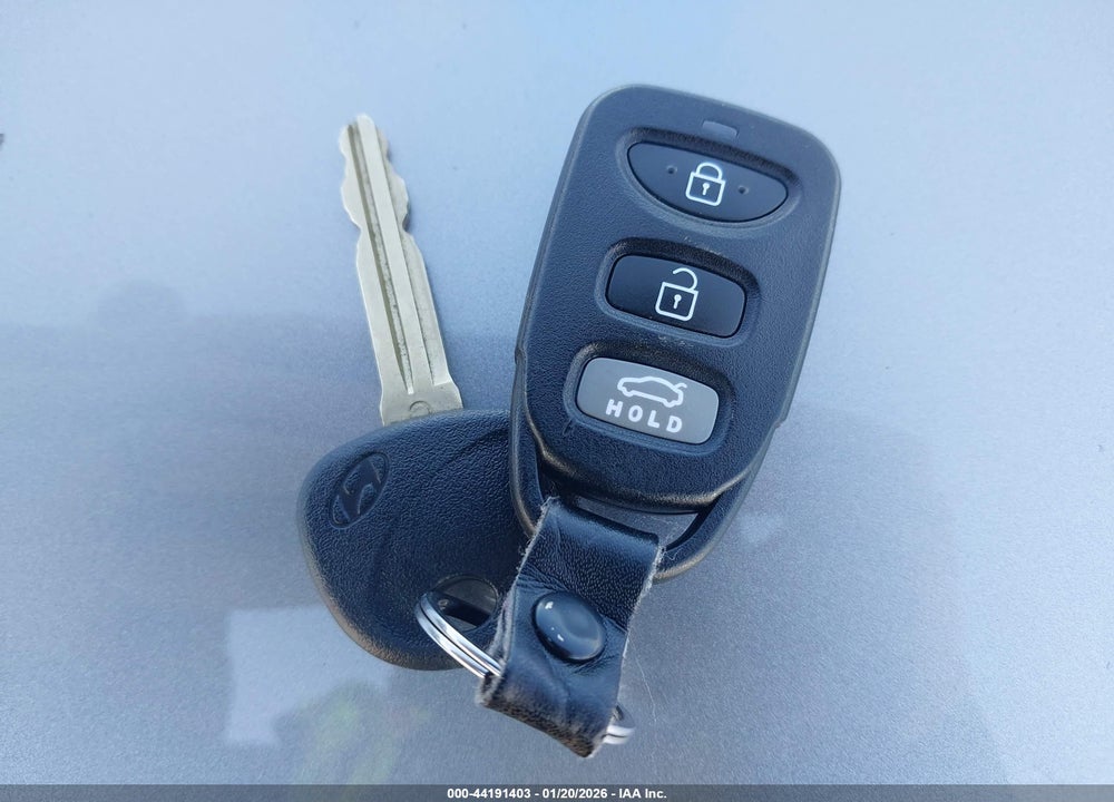 2019 HYUNDAI ELANTRA SE VIN: 5NPD74LF4KH462524