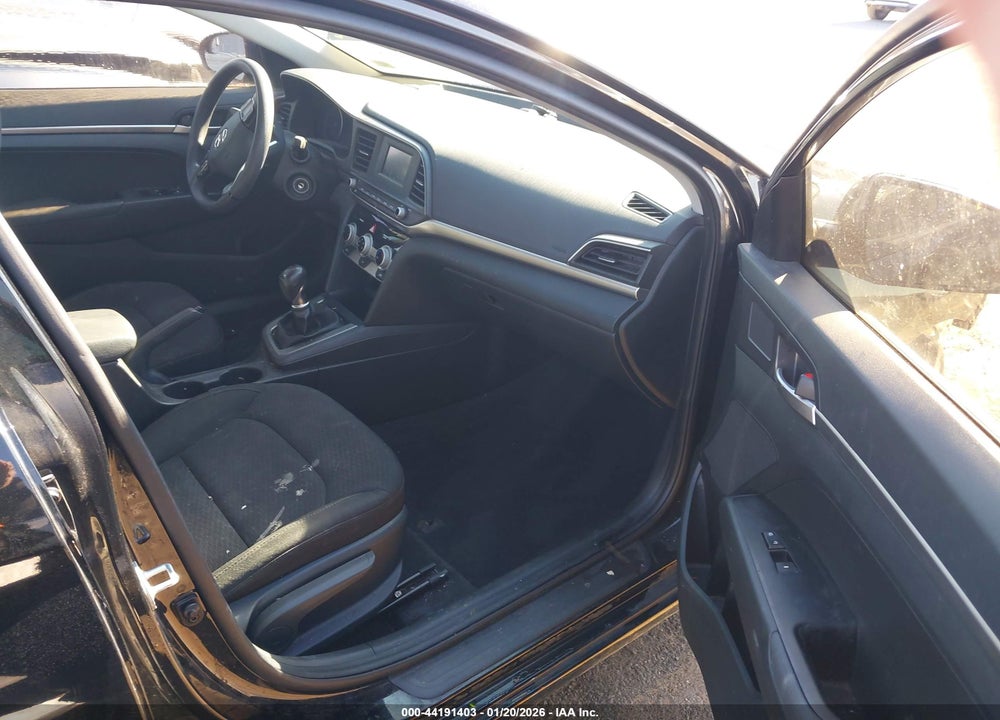 2019 HYUNDAI ELANTRA SE VIN: 5NPD74LF4KH462524