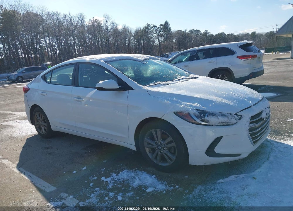 2018 HYUNDAI ELANTRA SEL VIN: 5NPD84LF6JH360640