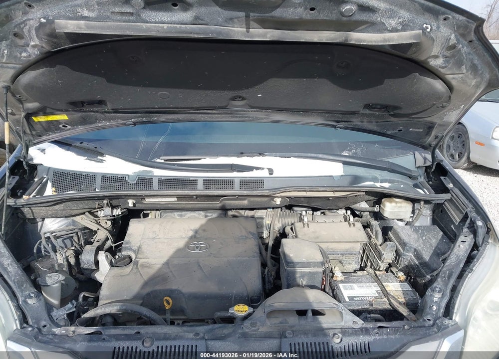 2011 TOYOTA SIENNA XLE V6 VIN: 5TDYK3DC6BS133204