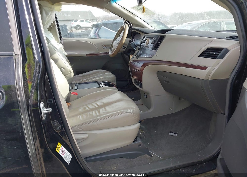 2011 TOYOTA SIENNA XLE V6 VIN: 5TDYK3DC6BS133204