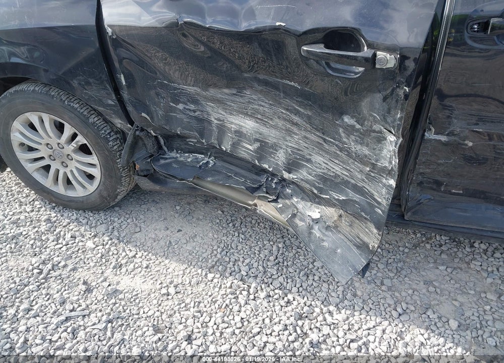 2011 TOYOTA SIENNA XLE V6 VIN: 5TDYK3DC6BS133204