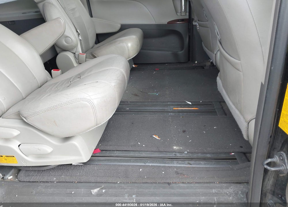 2011 TOYOTA SIENNA XLE V6 VIN: 5TDYK3DC6BS133204