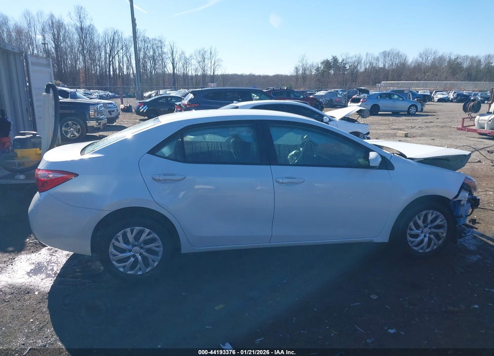 2018 TOYOTA COROLLA LE VIN: 5YFBURHE4JP787964