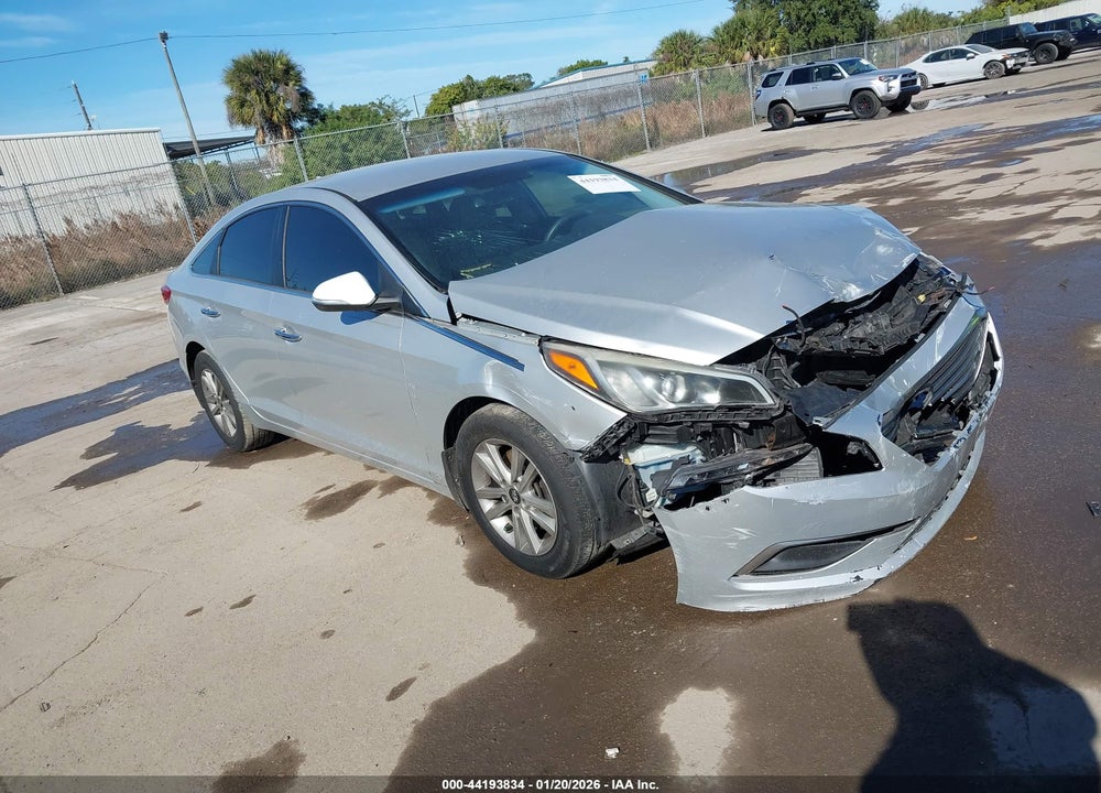 2015 HYUNDAI SONATA SE VIN: 5NPE24AF4FH188561