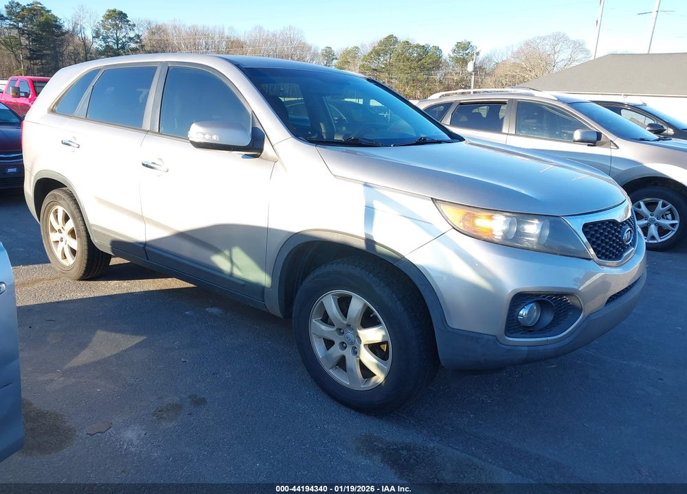 2013 KIA SORENTO LX VIN: 5XYKT4A18DG401343