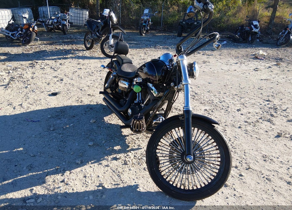 2011 HARLEY-DAVIDSON FXDWG VIN: 1HD1GP413BC301115