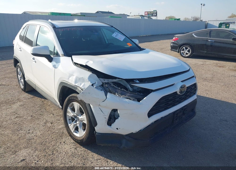 2019 TOYOTA RAV4 XLE VIN: 2T3W1RFV2KW019226