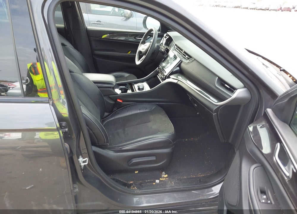 2023 JEEP GRAND CHEROKEE L ALTITUDE 4X4 VIN: 1C4RJKAGXP8104583