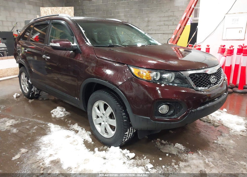 2011 KIA SORENTO LX VIN: 5XYKT3A15BG183630