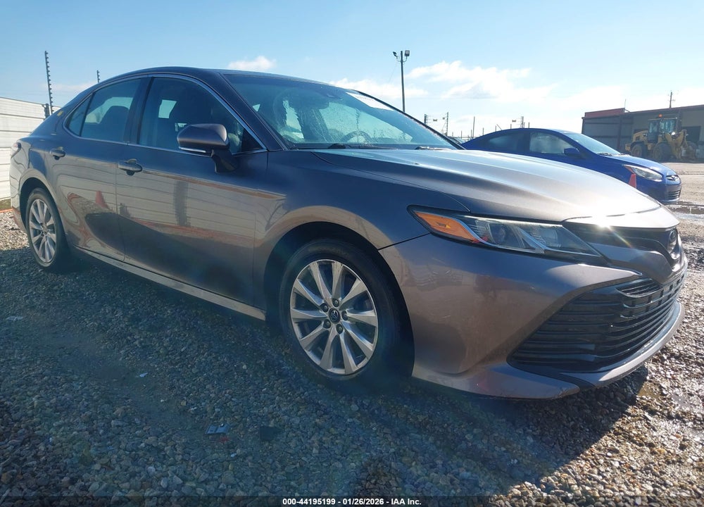 2018 TOYOTA CAMRY LE VIN: 4T1B11HK3JU024185