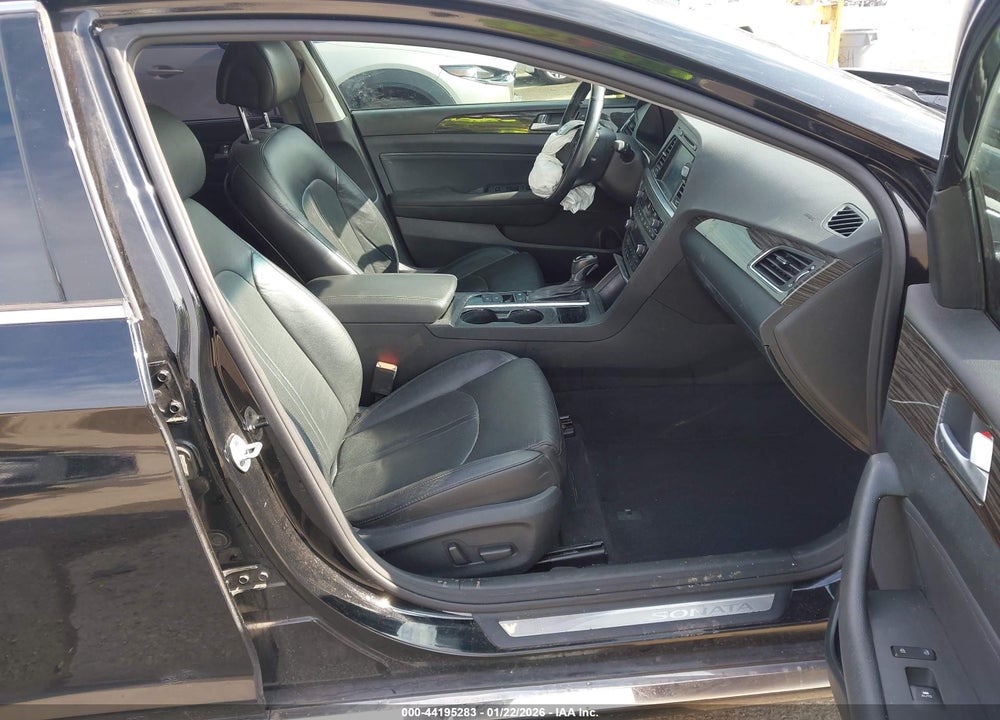 2015 HYUNDAI SONATA LIMITED VIN: 5NPE34AF1FH103138