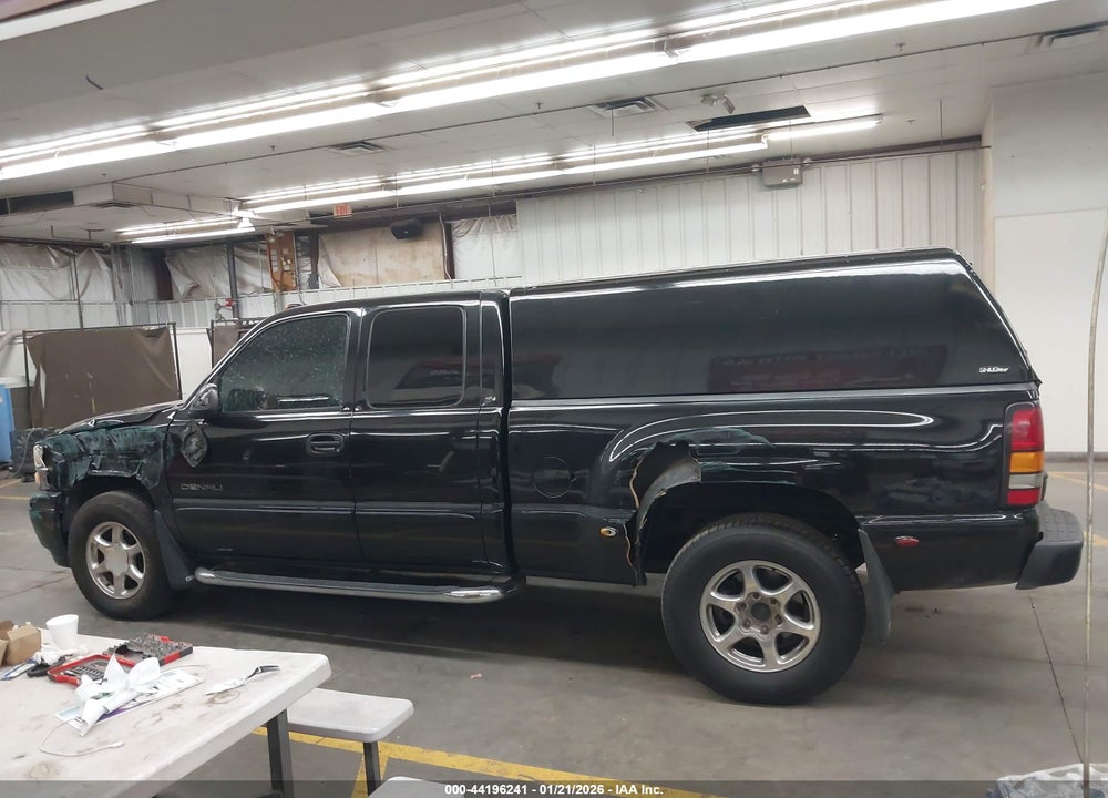2004 GMC SIERRA 1500 DENALI VIN: 2GTFK69UX41182653