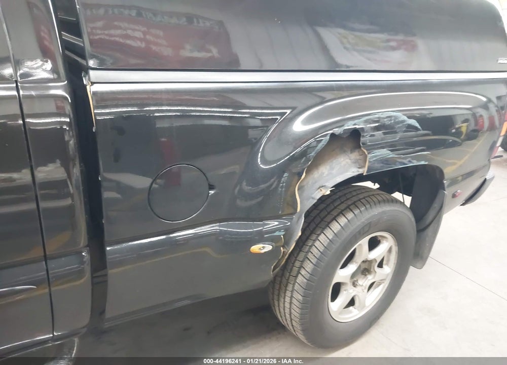 2004 GMC SIERRA 1500 DENALI VIN: 2GTFK69UX41182653