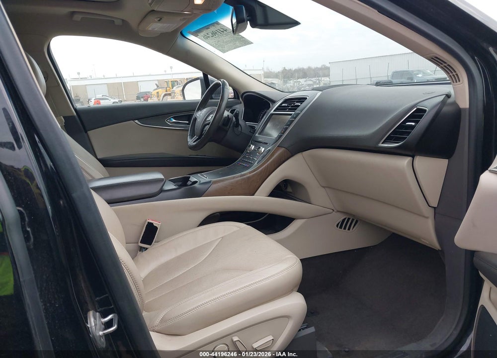 2016 LINCOLN MKX RESERVE VIN: 2LMTJ6LR4GBL37402