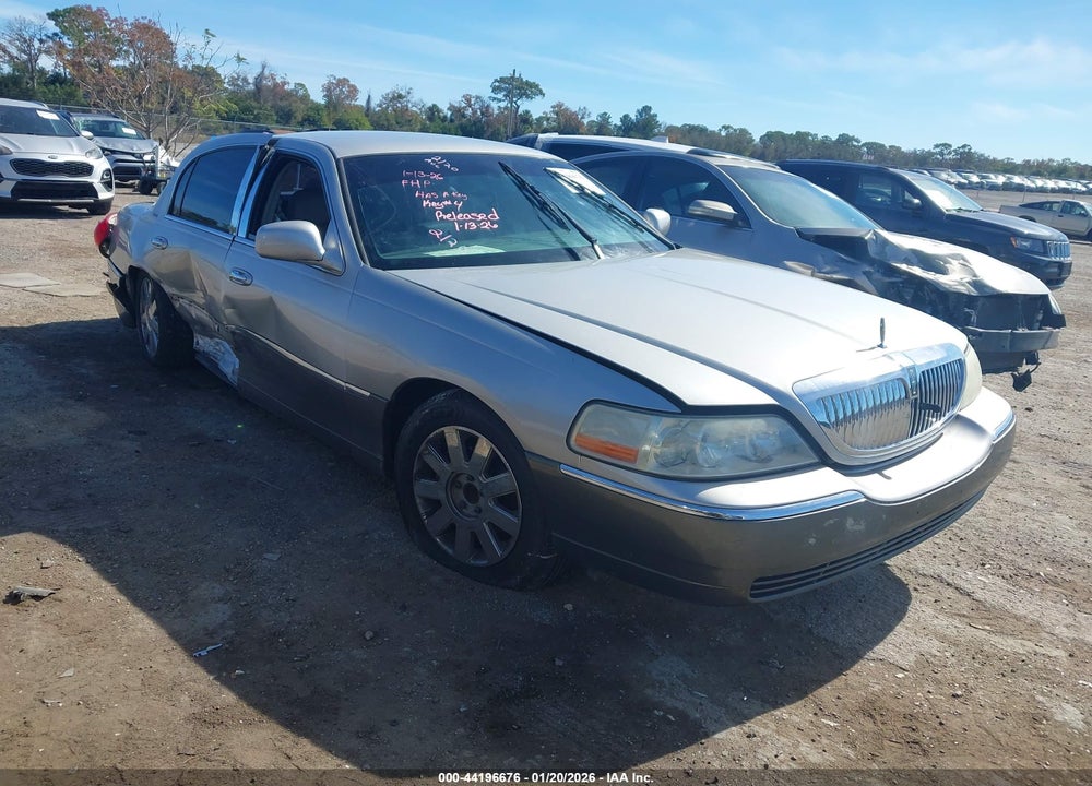 2004 LINCOLN TOWN CAR ULTIMATE VIN: 1LNHM83W94Y669716