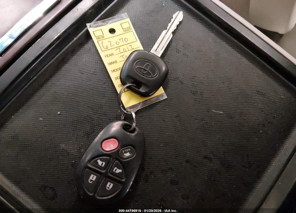2012 TOYOTA SIENNA XLE V6 8 PASSENGER VIN: 5TDYK3DCXCS259163