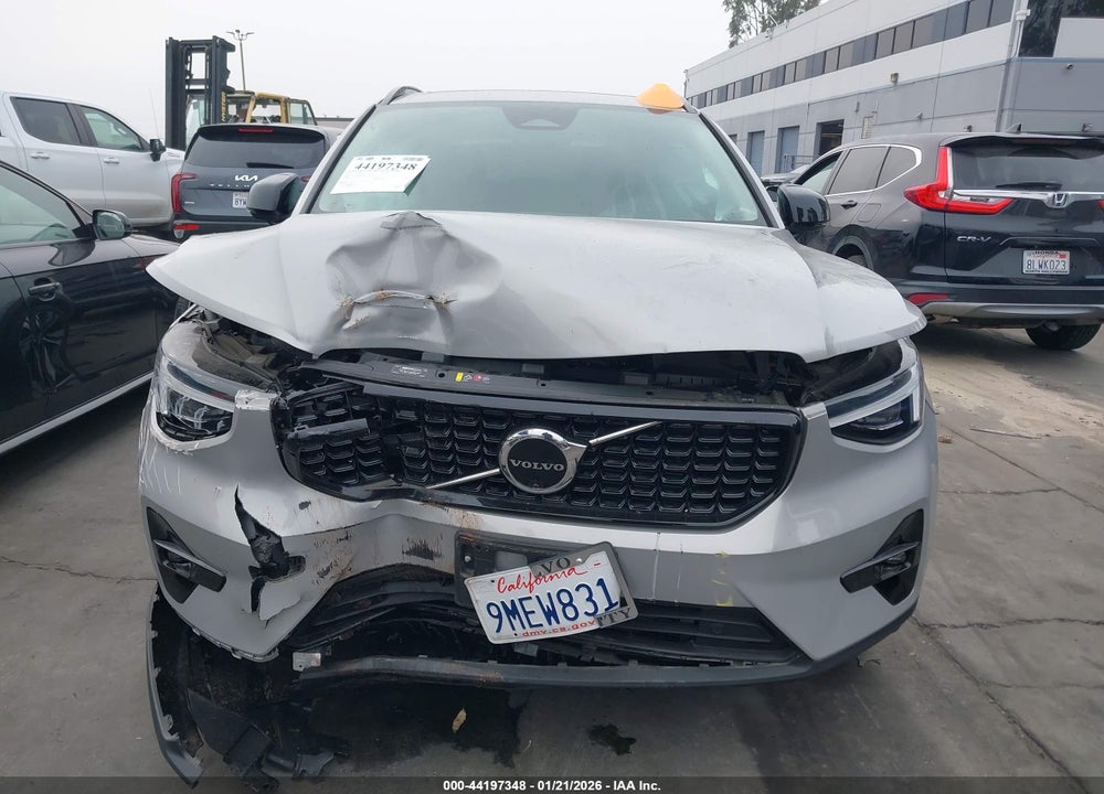 2024 VOLVO XC40 B5 PLUS DARK THEME VIN: YV4L12UL4R2364429