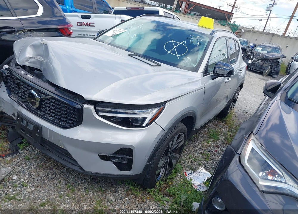 2024 VOLVO XC40 B5 PLUS DARK THEME VIN: YV4L12UL4R2364429