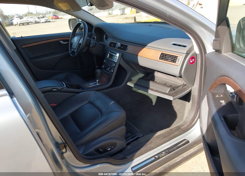 2010 VOLVO XC70 3.2 VIN: YV4960BZ5A1075822
