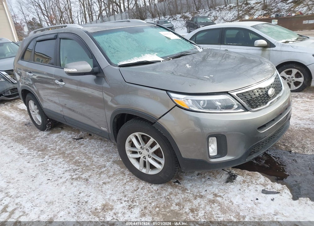 2014 KIA SORENTO LX VIN: 5XYKTCA63EG527780