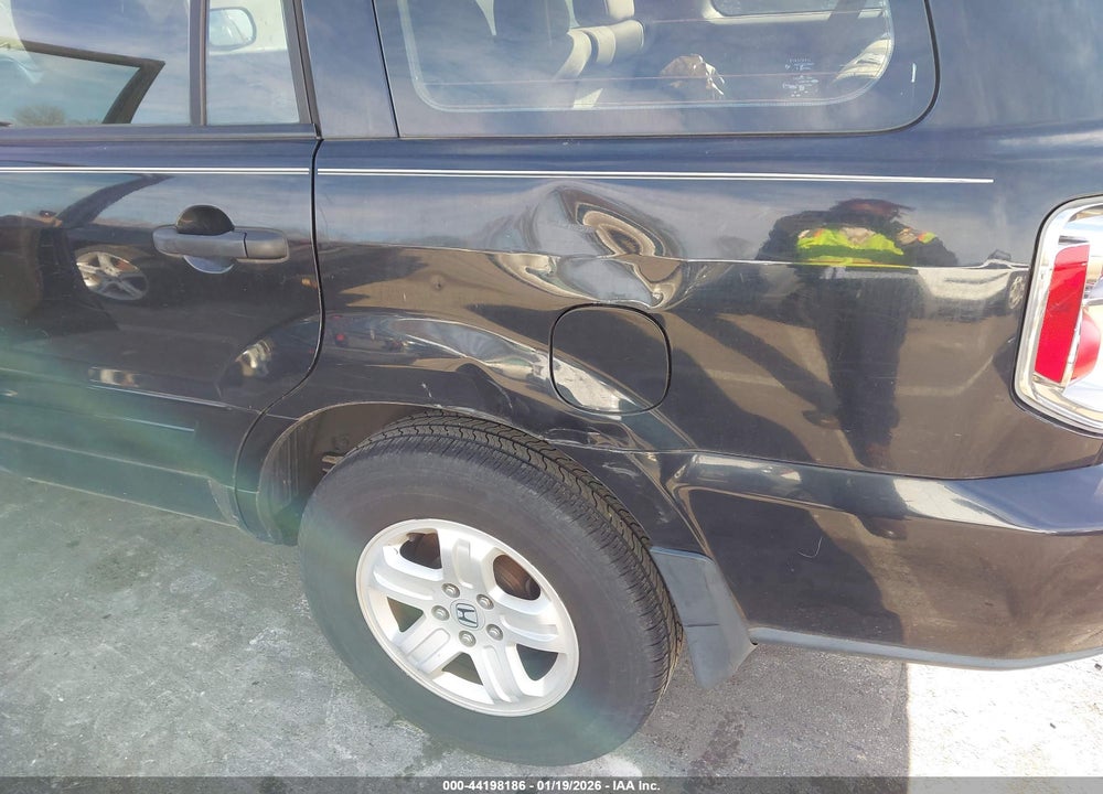 2006 HONDA PILOT LX VIN: 5FNYF28136B046541