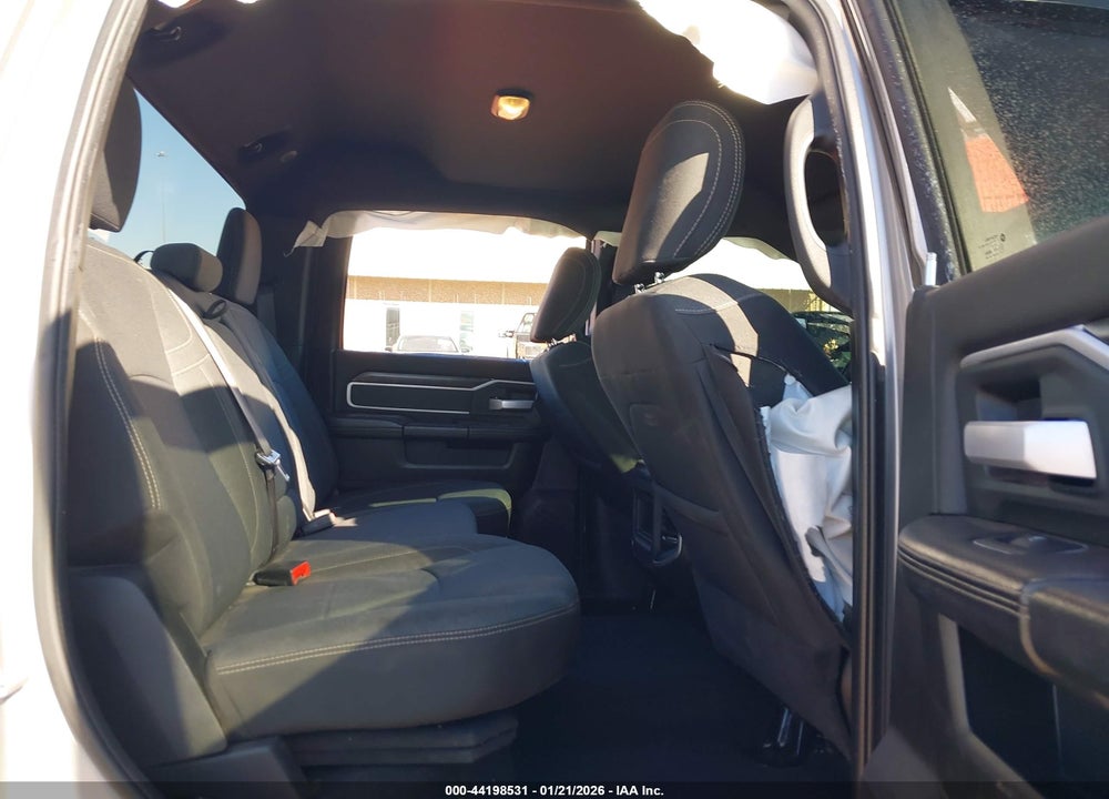2019 RAM 2500 BIG HORN  4X4 6'4 BOX VIN: 3C6UR5DL8KG679515