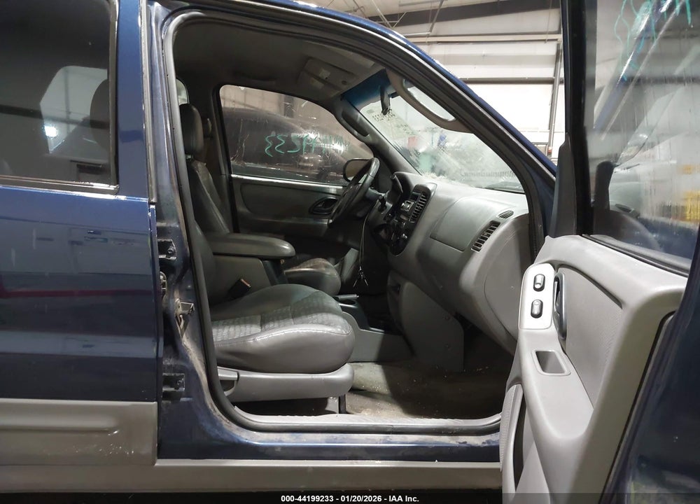 2002 FORD ESCAPE XLS VIN: 1FMYU01122KC36845