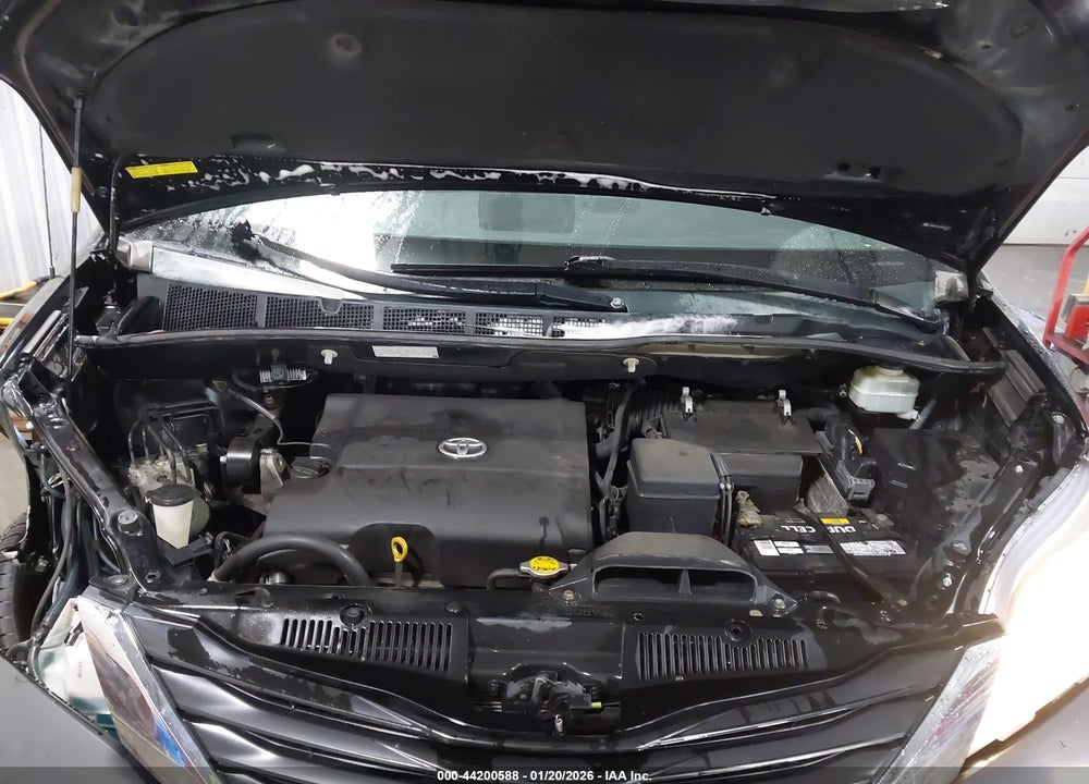 2011 TOYOTA SIENNA LE V6 VIN: 5TDKK3DC2BS052111