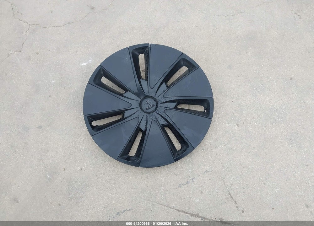 2025 TESLA MODEL 3 LONG RANGE REAR-WHEEL DRIVE/STANDARD REAR-WHEEL DRIVE VIN: 5YJ3E1EA6SF040352